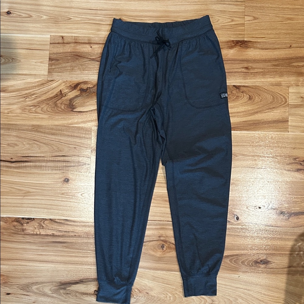 Mountain Hardware Small Dark Gray Jogger Pants.